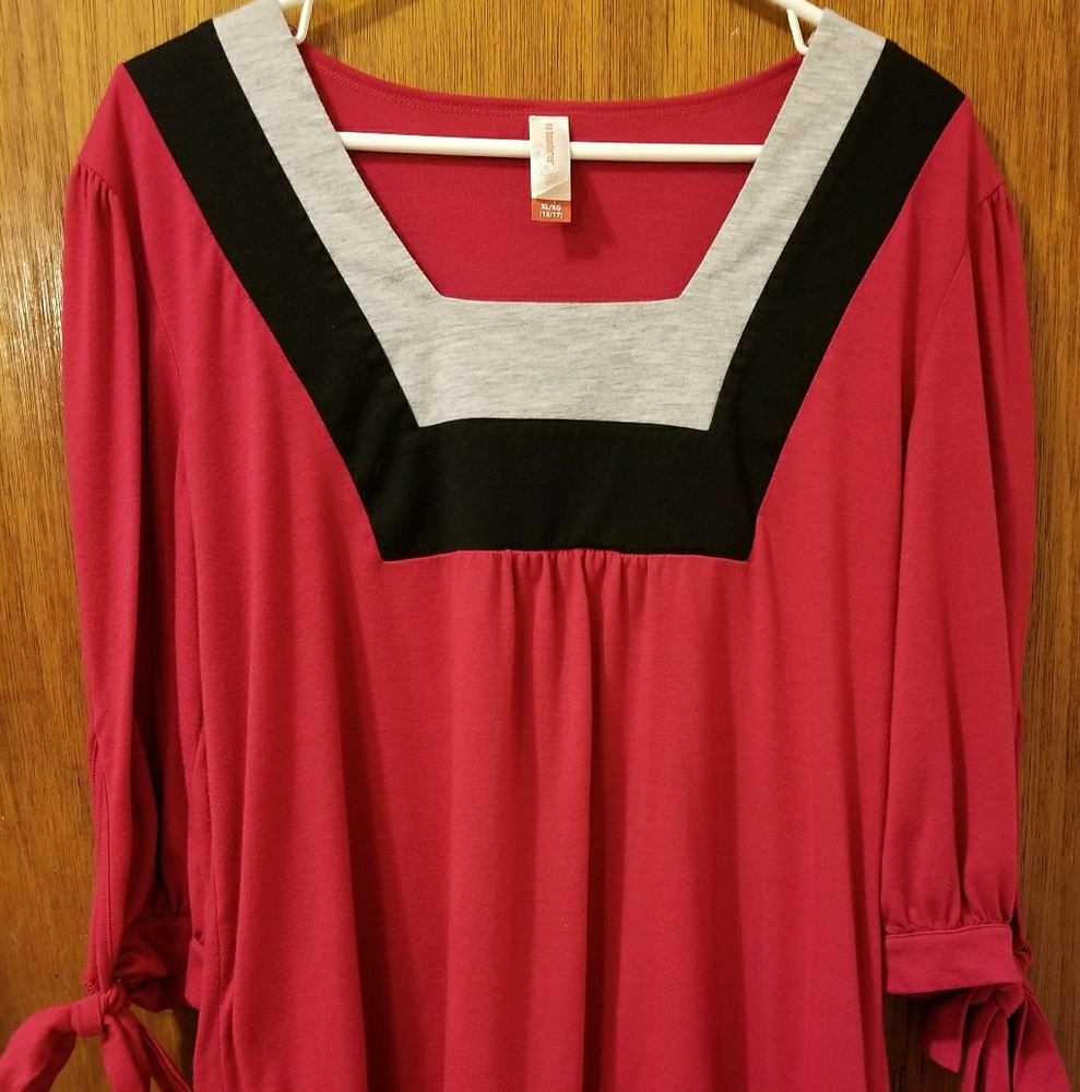 No Boundaries Red Tunic Shirt w/Tie Sleeves